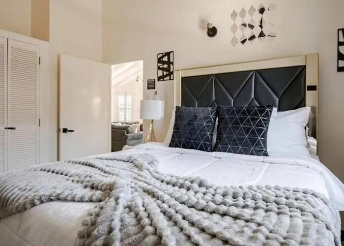 Barefoot Bliss Short Term Rental With Pool In Colbeck Manor