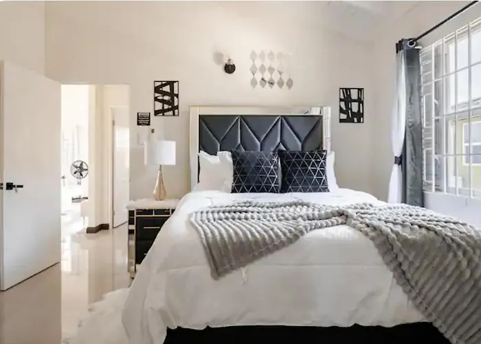 Barefoot Bliss Short Term Rental With Pool In Colbeck Manor